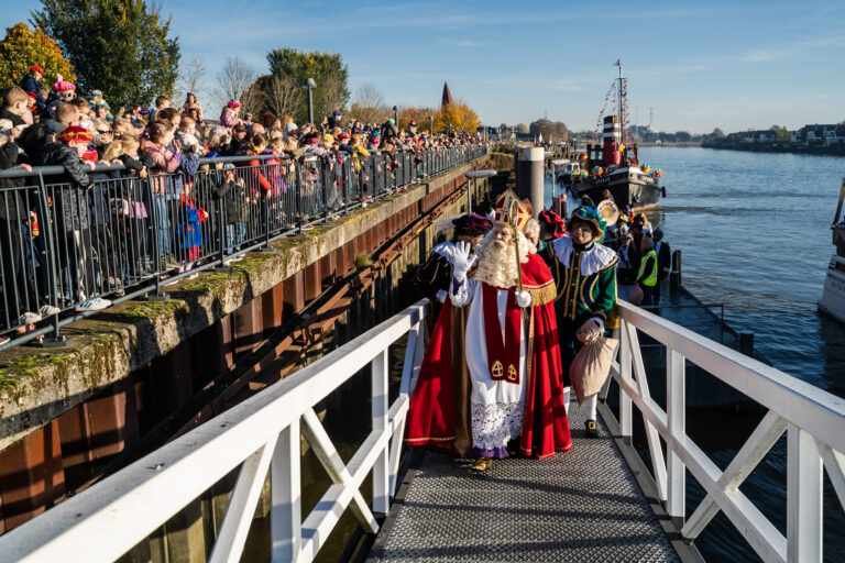 Sinterklaas en gezelschap aangekomen in Capelle aan den IJssel